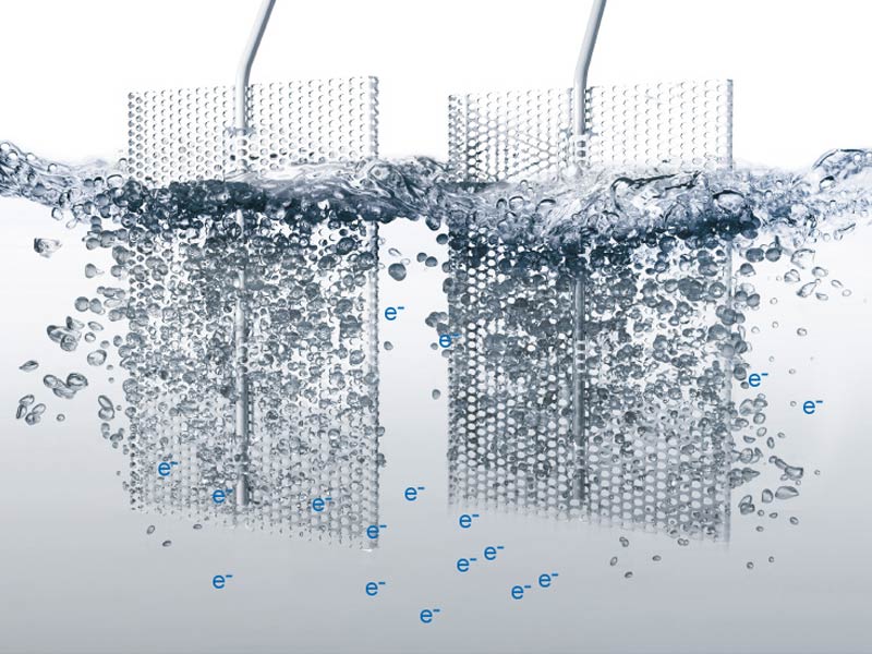 電極將水導電加熱
